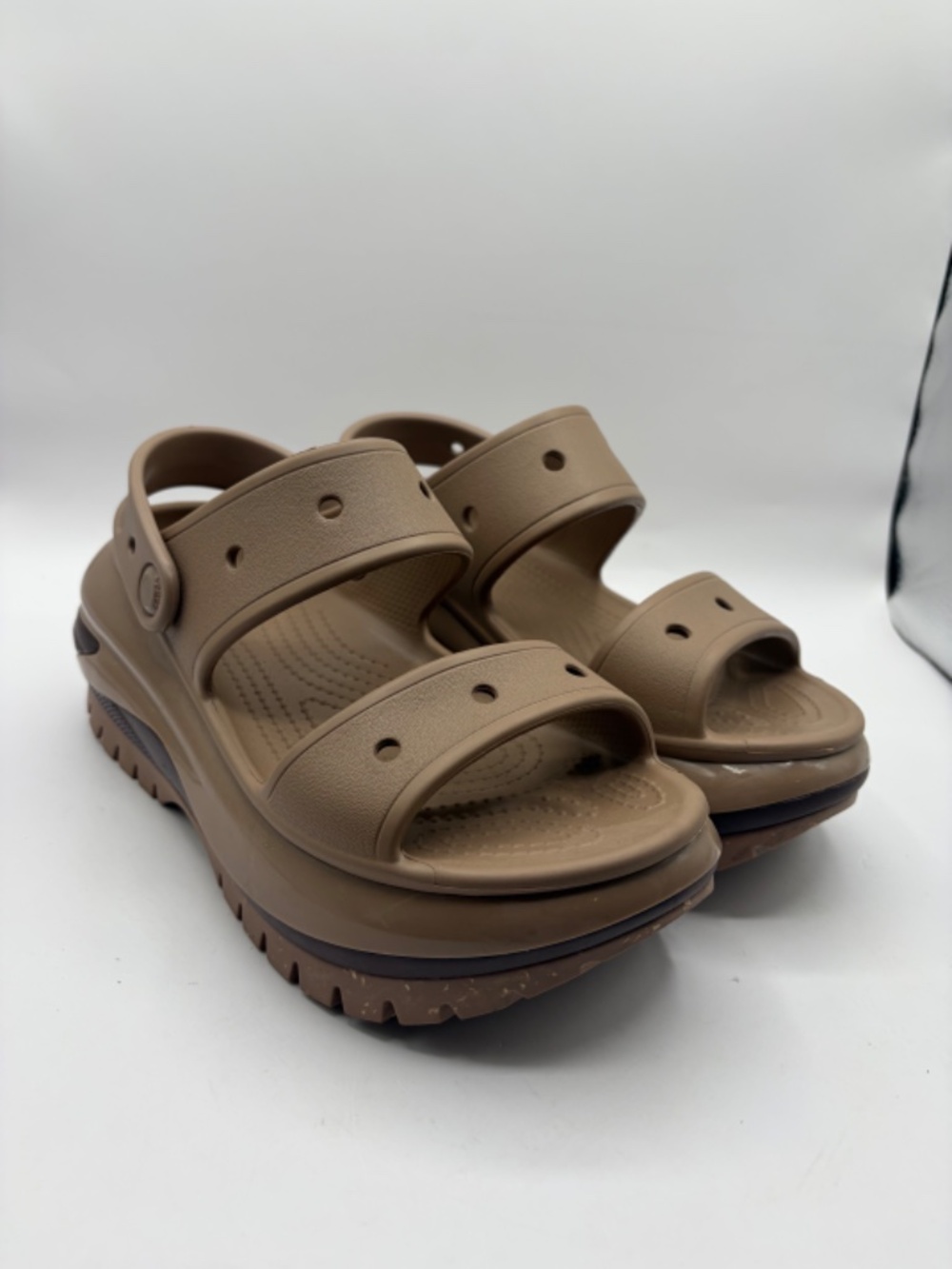 Crocs Mega Crush Sandal Classic Platform Clog Latte Womens Size 6